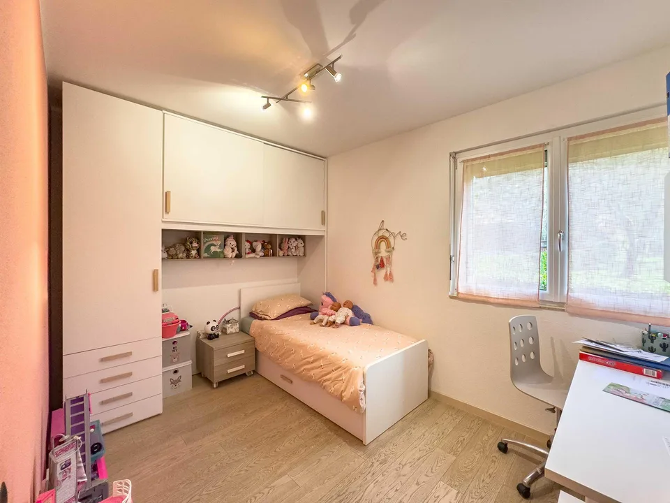 Casa bifamiliare con grande giardino a Morbio Inferiore