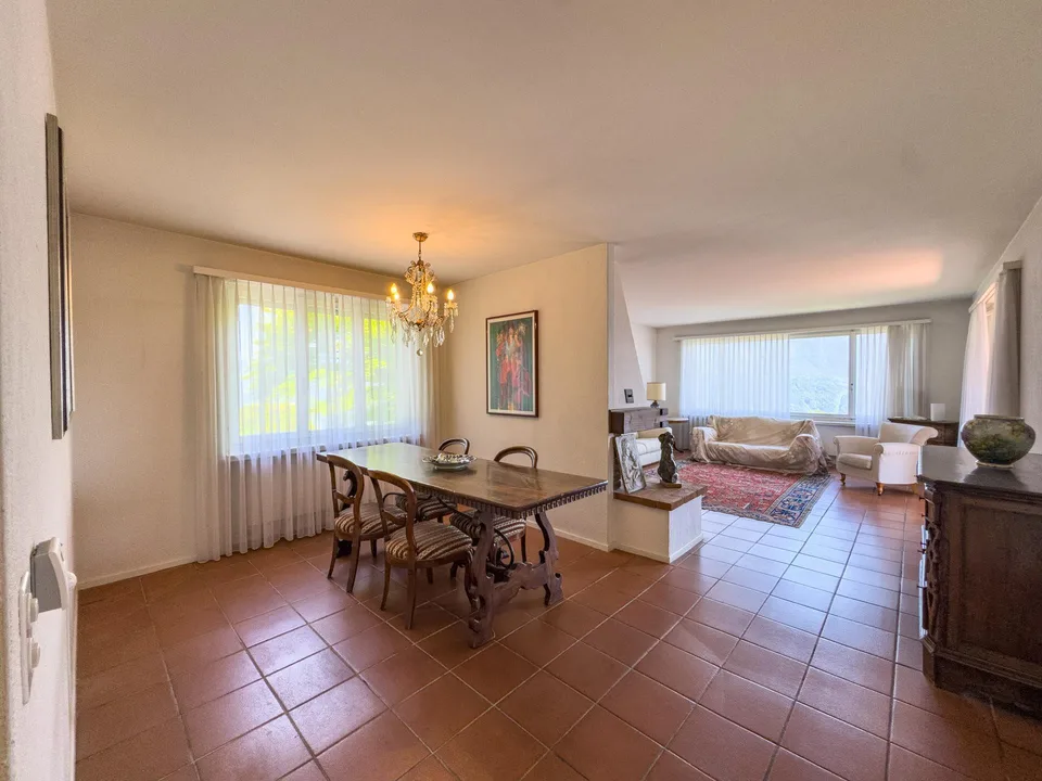 Villa con giardino e vista aperta sul golfo di Lugano a Carona