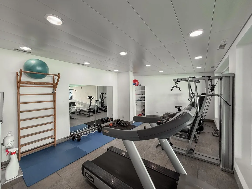 2.5 rooms on the top floor with swimming pool, gym and sauna
