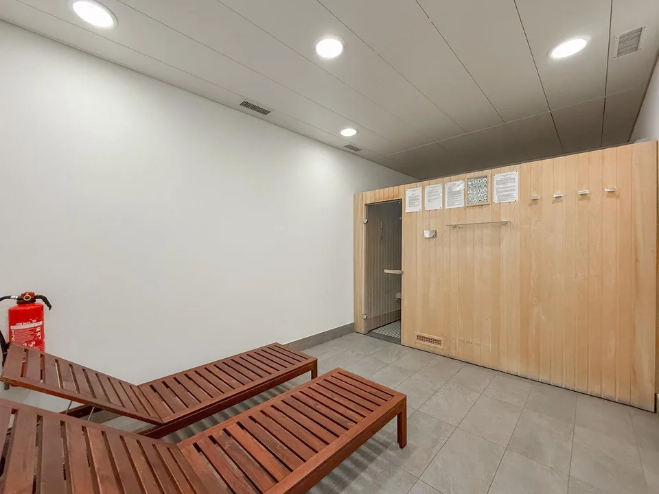 2.5 rooms on the top floor with swimming pool, gym and sauna