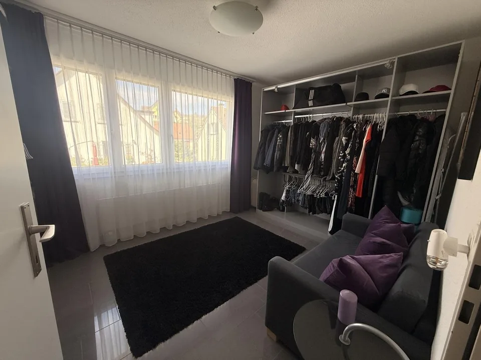 Grosszügige 4.5-Zimmerwohnung in Bahnhofnähe von Neuhausen zu verka...