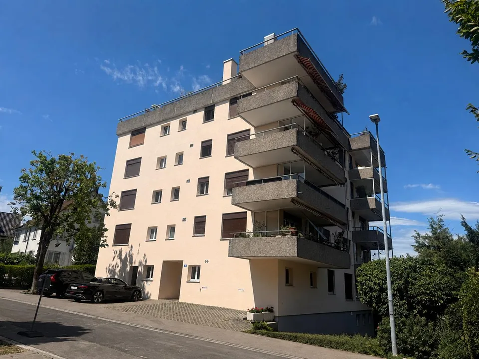 Grosszügige 4.5-Zimmerwohnung in Bahnhofnähe von Neuhausen zu verka...