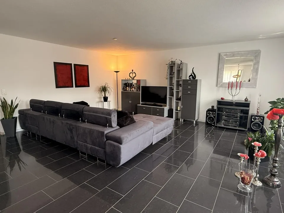 Grosszügige 4.5-Zimmerwohnung in Bahnhofnähe von Neuhausen zu verka...