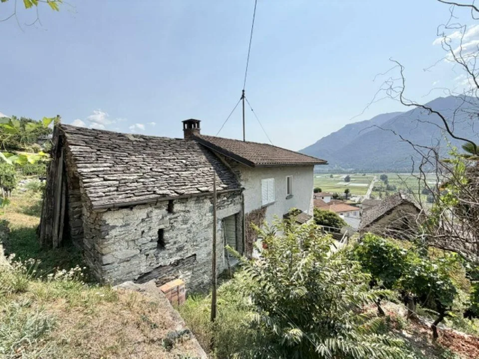 ZU VERKAUFEN IN LAVERTEZZO - BAUGRUNDSTÜCK MIT BLICK AUF DIE MAGADI...