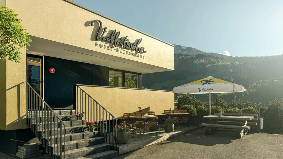 Stilvolles Hotel Vallatscha bei Disentis am Lukmanierpass