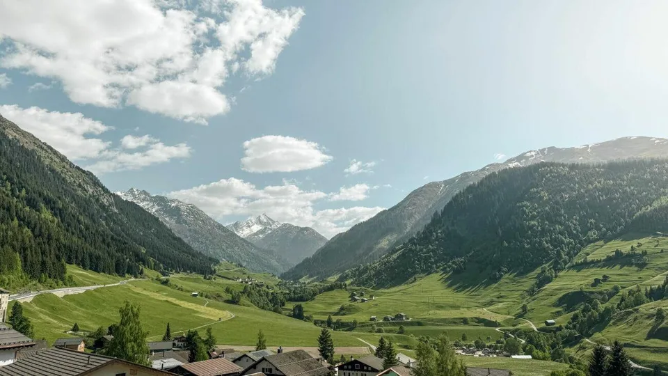 Stilvolles Hotel Vallatscha bei Disentis am Lukmanierpass