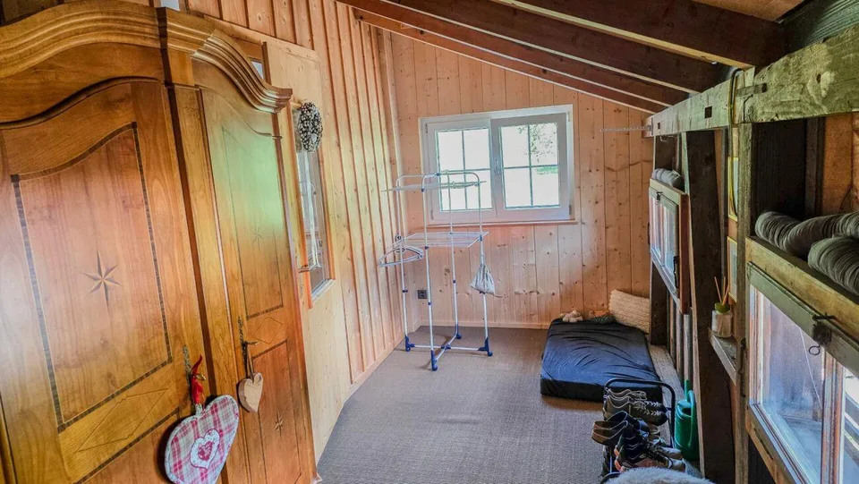 Charming 3½-room house section - extensively renovated, with idyllic outdoor area