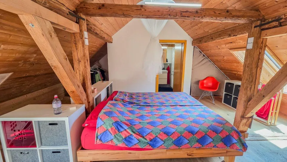 Charming 3½-room house section - extensively renovated, with idyllic outdoor area