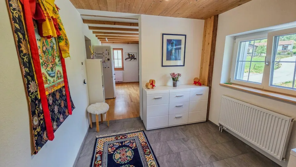 Charming 3½-room house section - extensively renovated, with idyllic outdoor area
