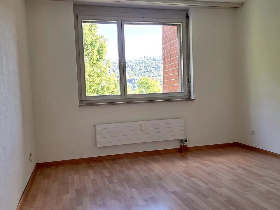 Spacious 4.5-room apartment with balcony in Liestal – available immediately!