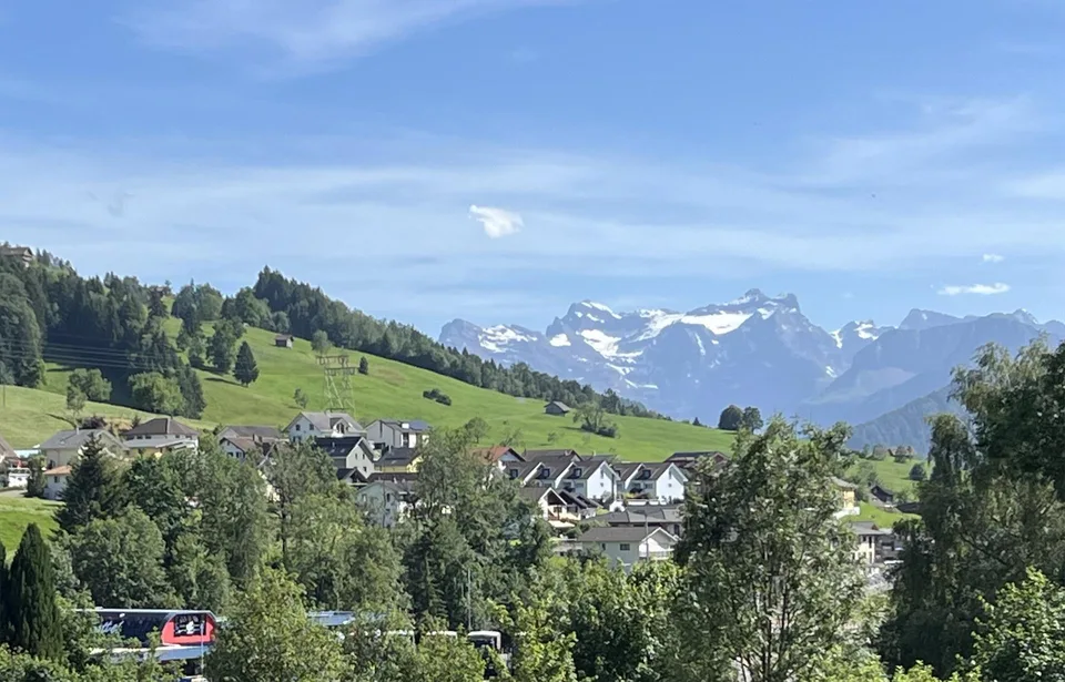 Zentrale Wohnung mit Blick in die Alpen