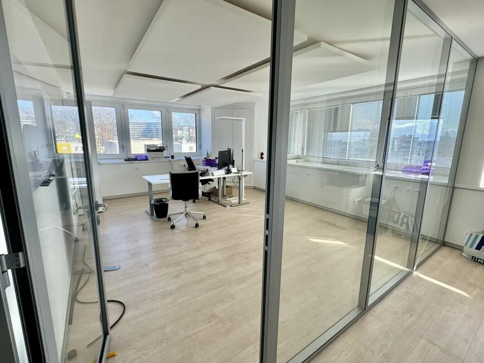Geräumiger und moderner Verkaufsraum!