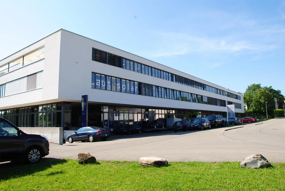 Attraktive Lagerfläche mit eigenem direktem Warenlift