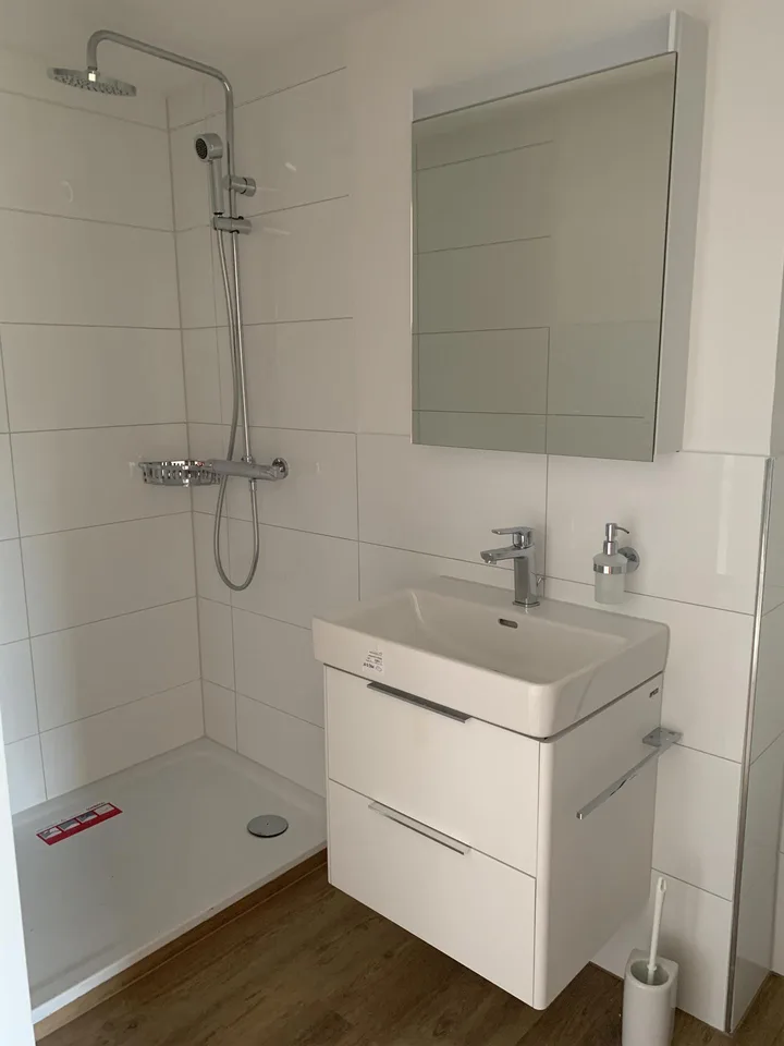Sehr schöne, grosszügige , gut eingeteilte, 2 Balkone , ruhig.