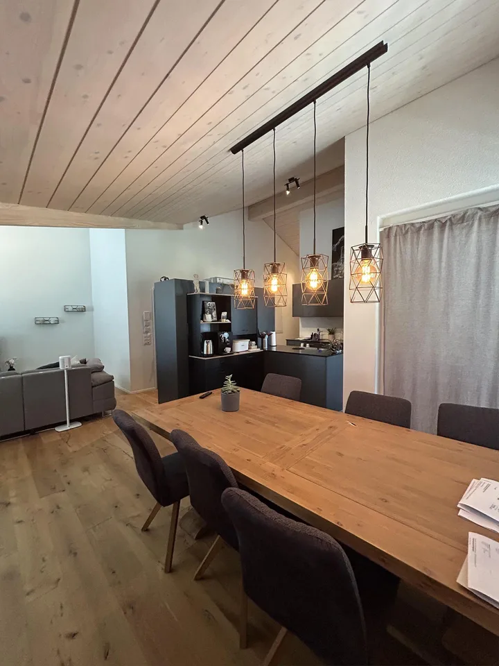Moderne Dachwohnung mit Blick ins Grüne