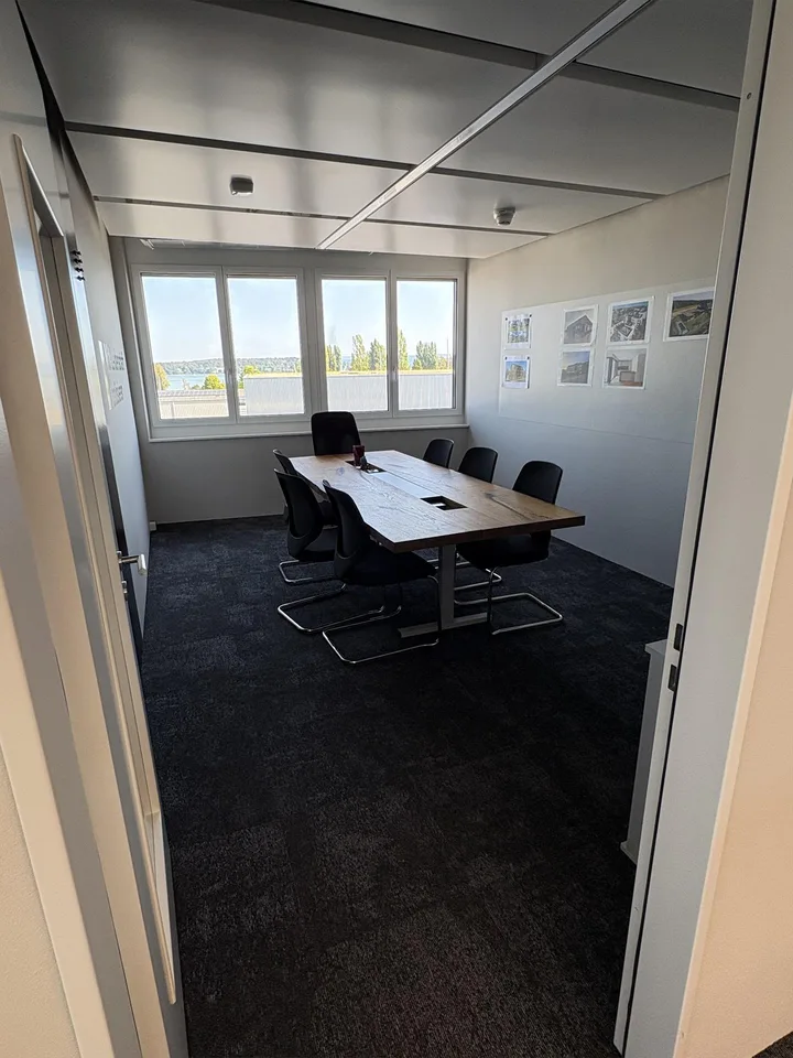 Neue exklusive Büro-/Praxisfläche zu vermieten