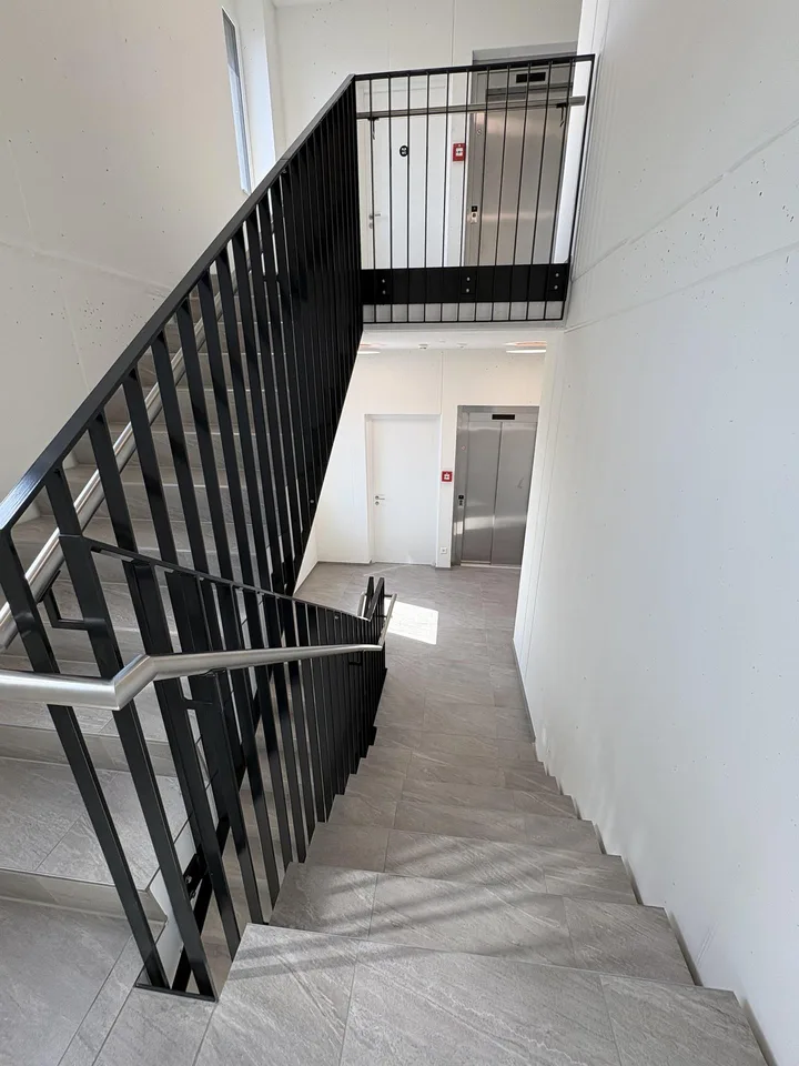Neue exklusive Büro-/Praxisfläche zu vermieten