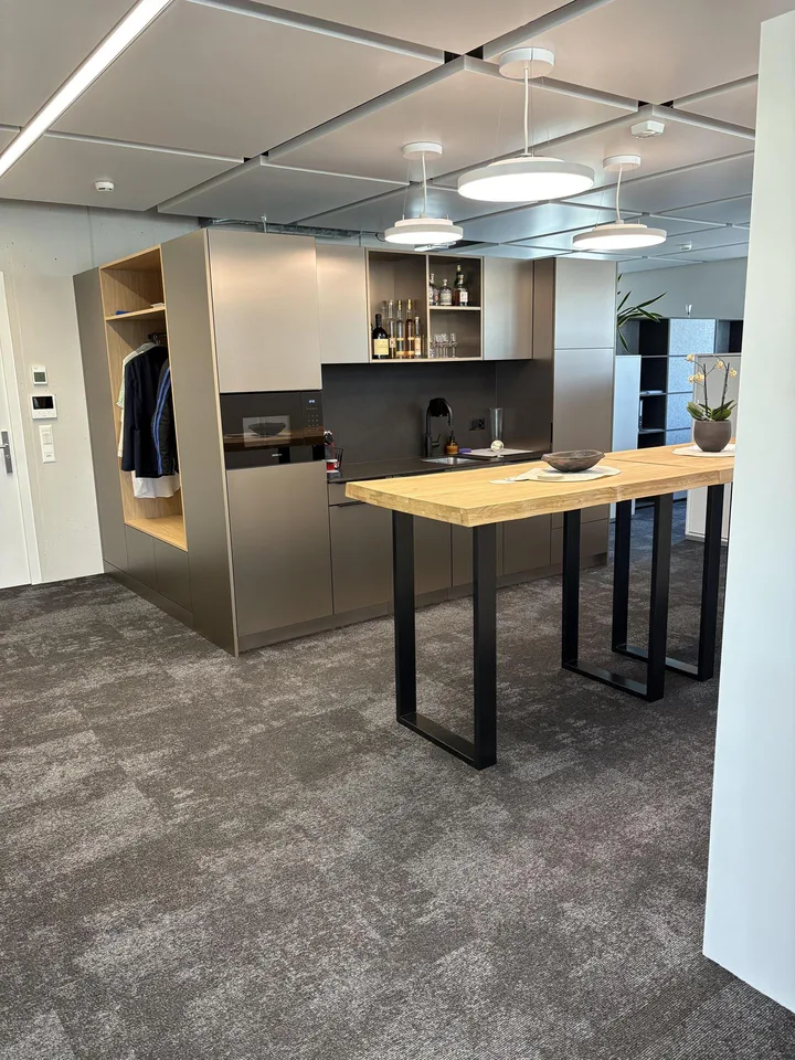 Neue exklusive Büro-/Praxisfläche zu vermieten