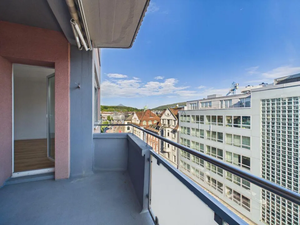 Comfort di vita incontra vista panoramica in questo appartamento di 3,5 locali rinnovato con stile