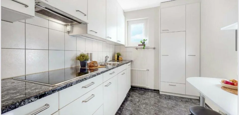 Ampio appartamento di 5,5 locali con balcone e terrazza sul tetto