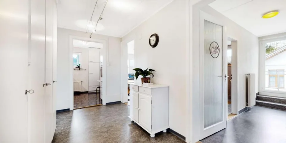 Ampio appartamento di 5,5 locali con balcone e terrazza sul tetto
