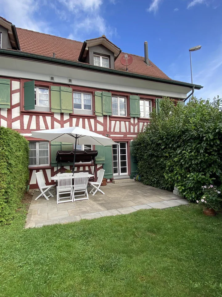 Schöne, grosse 4.5-Zi.-Maisonette-Wohnung in 3-Familien-Riegelhaus
