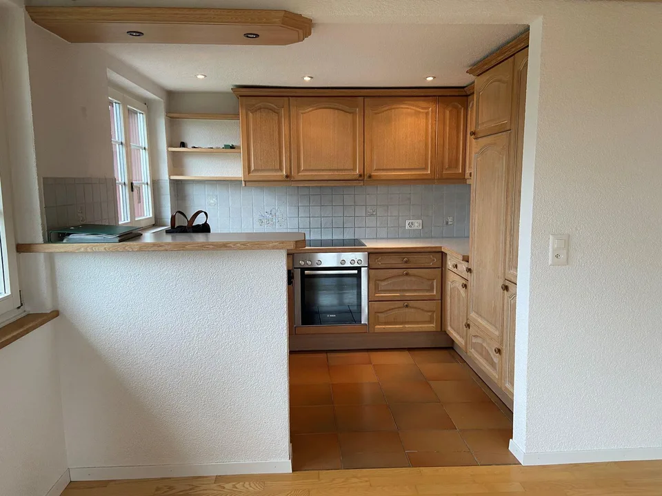 Schöne, grosse 4.5-Zi.-Maisonette-Wohnung in 3-Familien-Riegelhaus