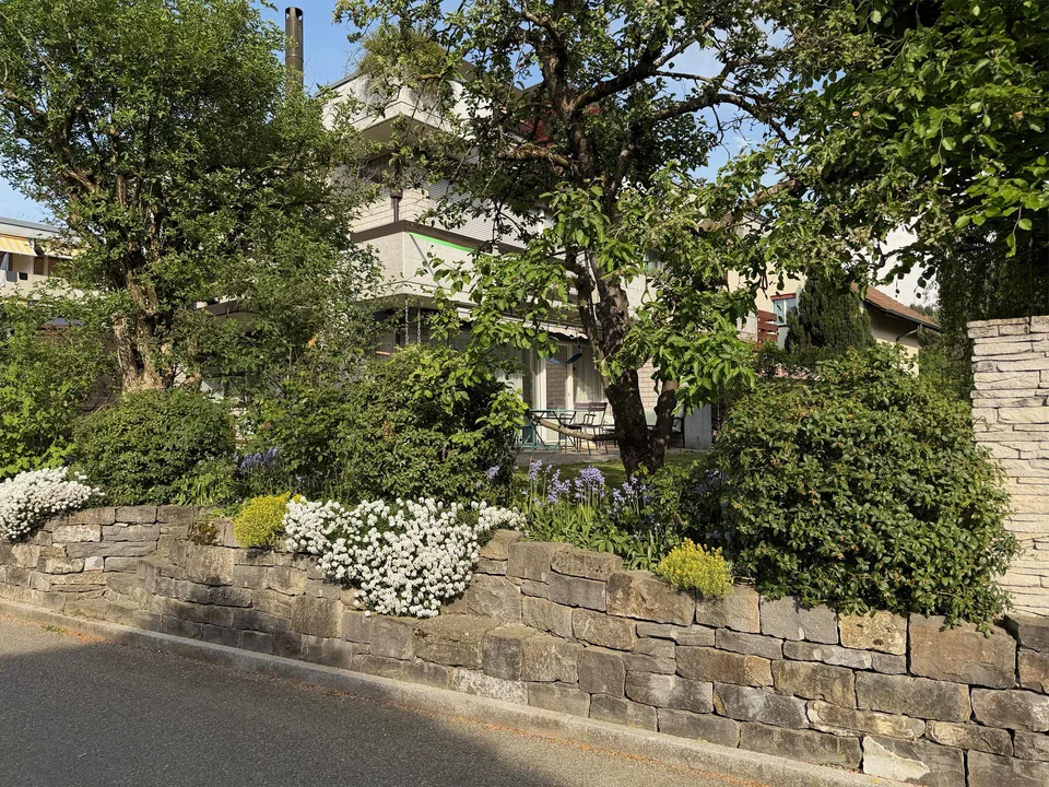 Wunderschönes 5,5-Zimmer Doppel-Einfamilienhaus mit Garten in Gümligen