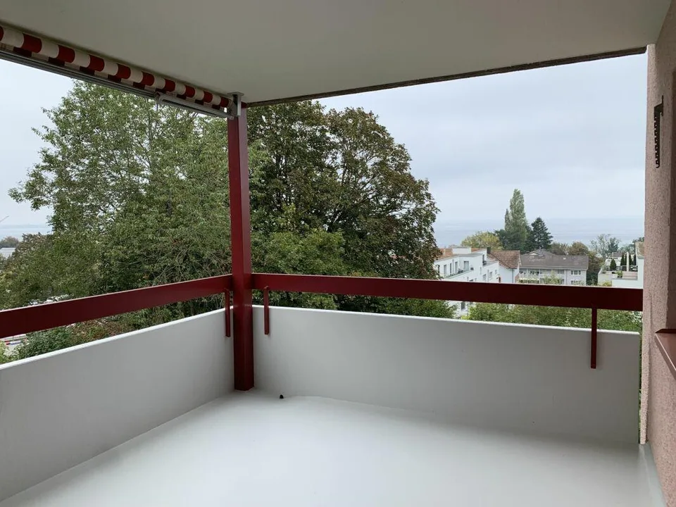 Helle und grosszügige 4 1/2 Zimmer Wohnung mit Seesicht