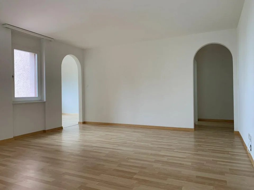 Helle und grosszügige 4 1/2 Zimmer Wohnung mit Seesicht