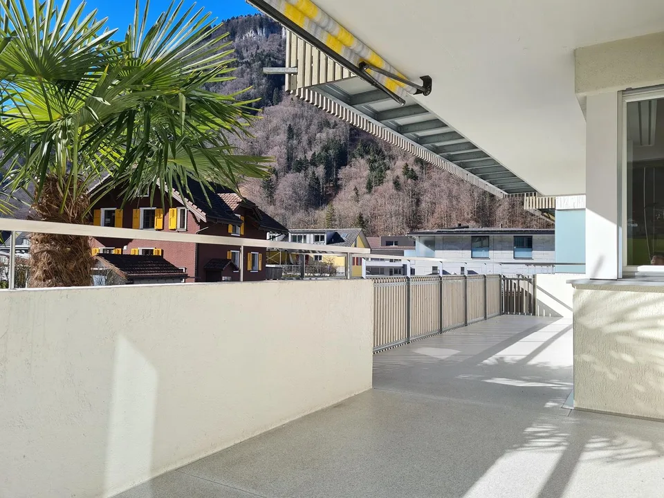 4.5 Zimmerwohnung im 1. OG mit grossem, gedecktem Süd-Balkon