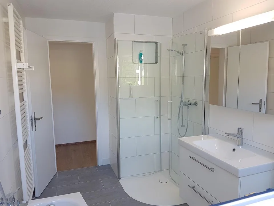 4.5 Zimmerwohnung im 1. OG mit grossem, gedecktem Süd-Balkon