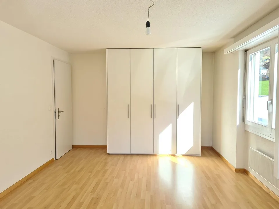 4.5 Zimmerwohnung im 1. OG mit grossem, gedecktem Süd-Balkon
