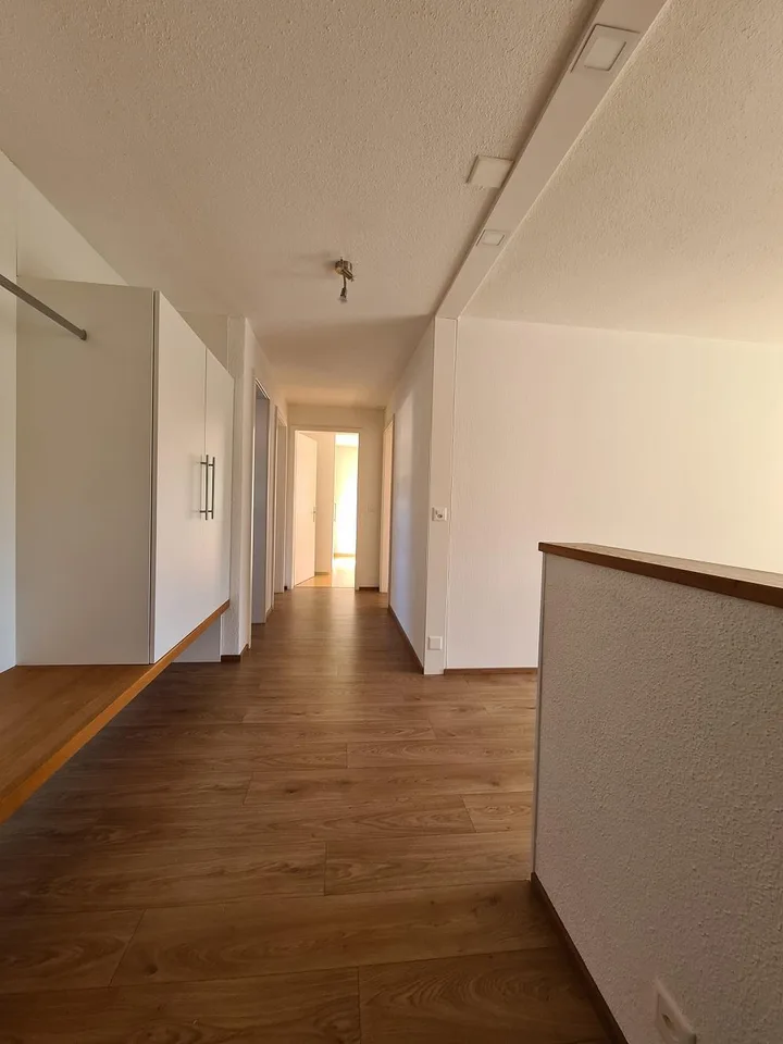 4.5 Zimmerwohnung im 1. OG mit grossem, gedecktem Süd-Balkon
