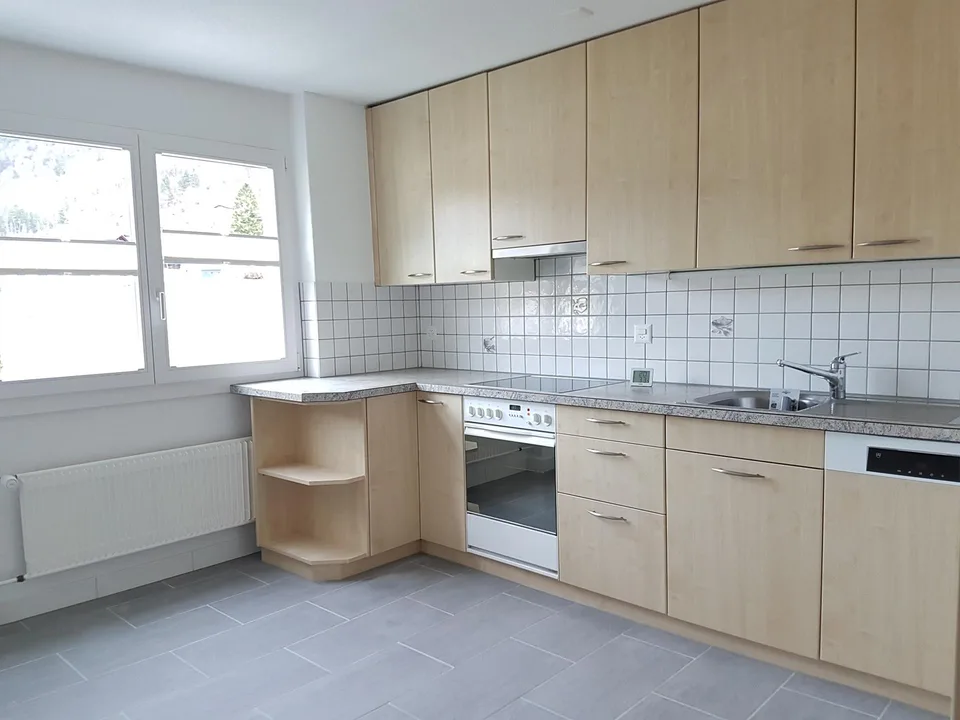 4.5 Zimmerwohnung im 1. OG mit grossem, gedecktem Süd-Balkon