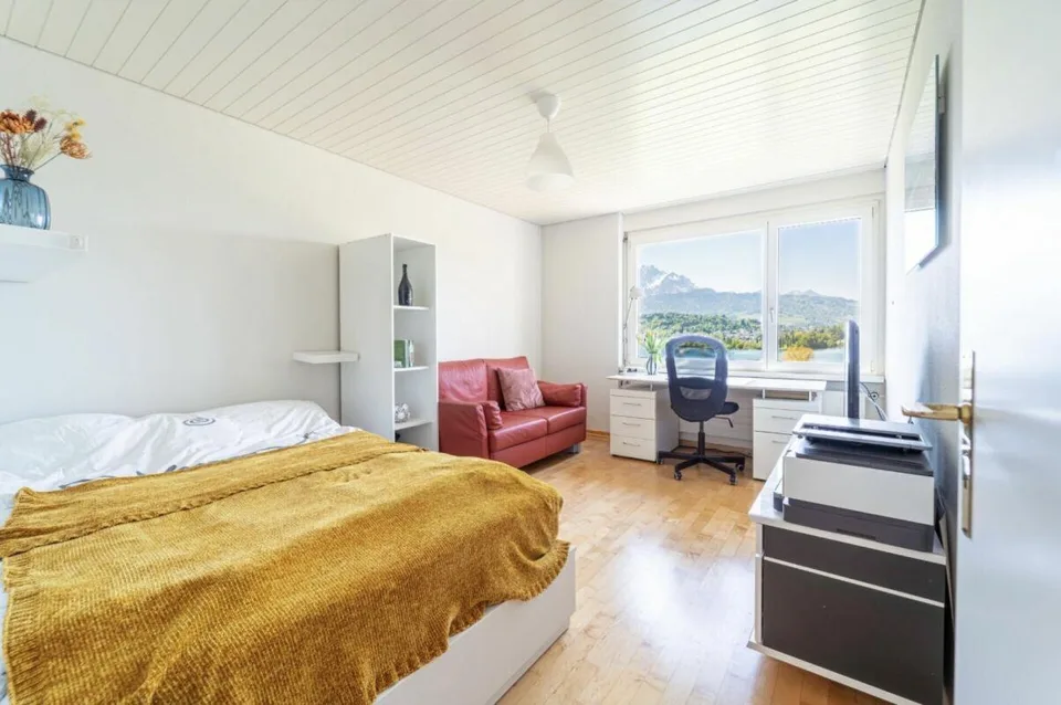 Logenplatz über dem Vierwaldstättersee, elegantes Reihenhaus-Juwel in Luzern