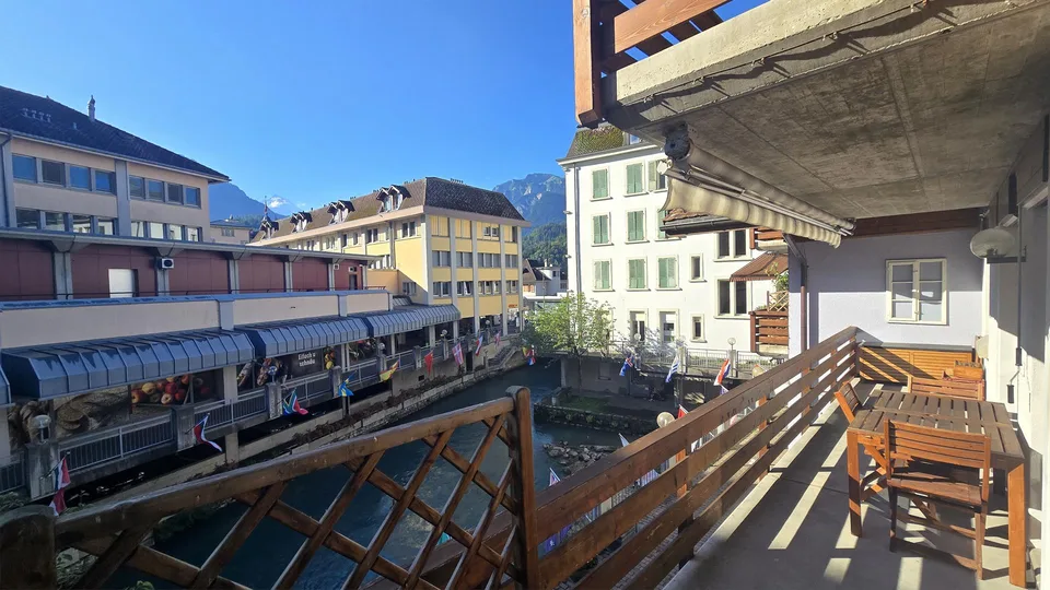 Wohnen an der Aare – Maisonette mit Blick auf Mönch, Jungfrau und Harder