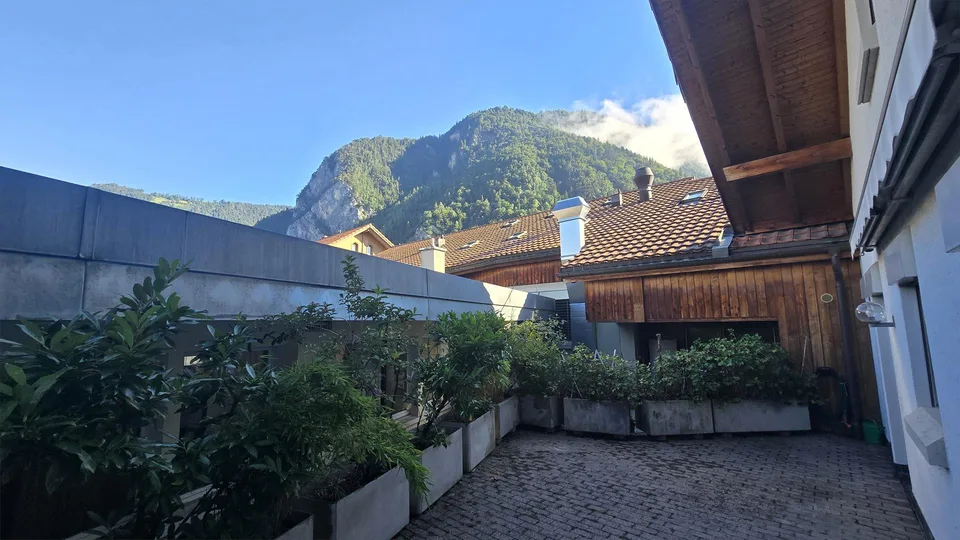 Wohnen an der Aare – Maisonette mit Blick auf Mönch, Jungfrau und Harder