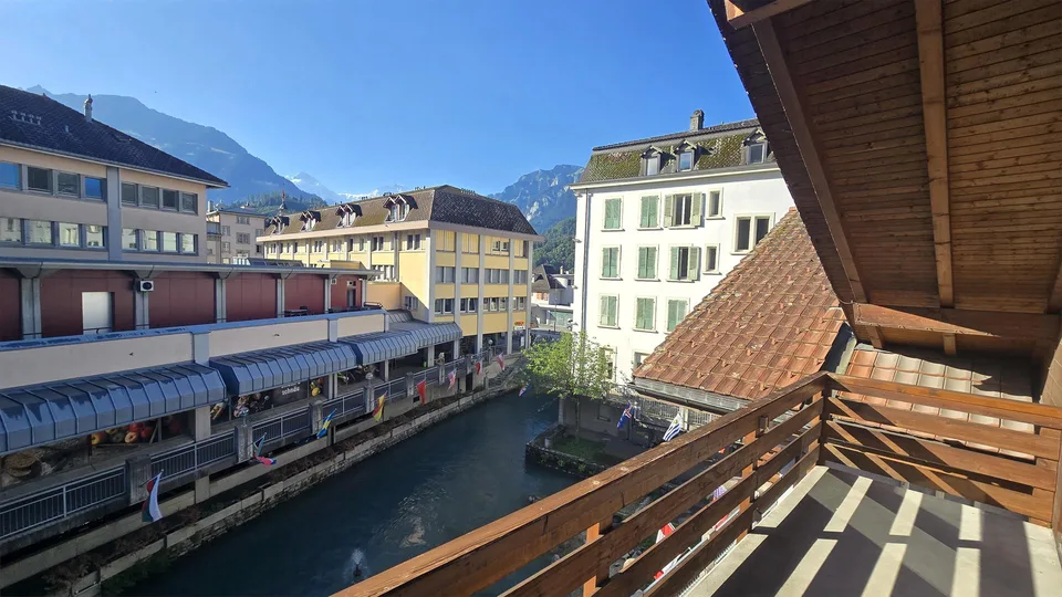 Wohnen an der Aare – Maisonette mit Blick auf Mönch, Jungfrau und Harder