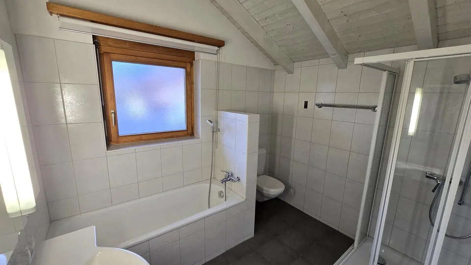 Wohnen an der Aare – Maisonette mit Blick auf Mönch, Jungfrau und Harder