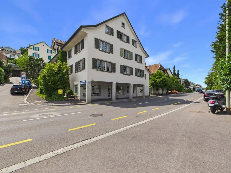 Stilvolle 6.5 Zimmer Wohnung mit Charakter am Zürichsee