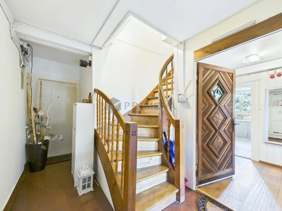 Appartement de 6,5 pièces élégant avec du caractère au bord du lac de Zurich