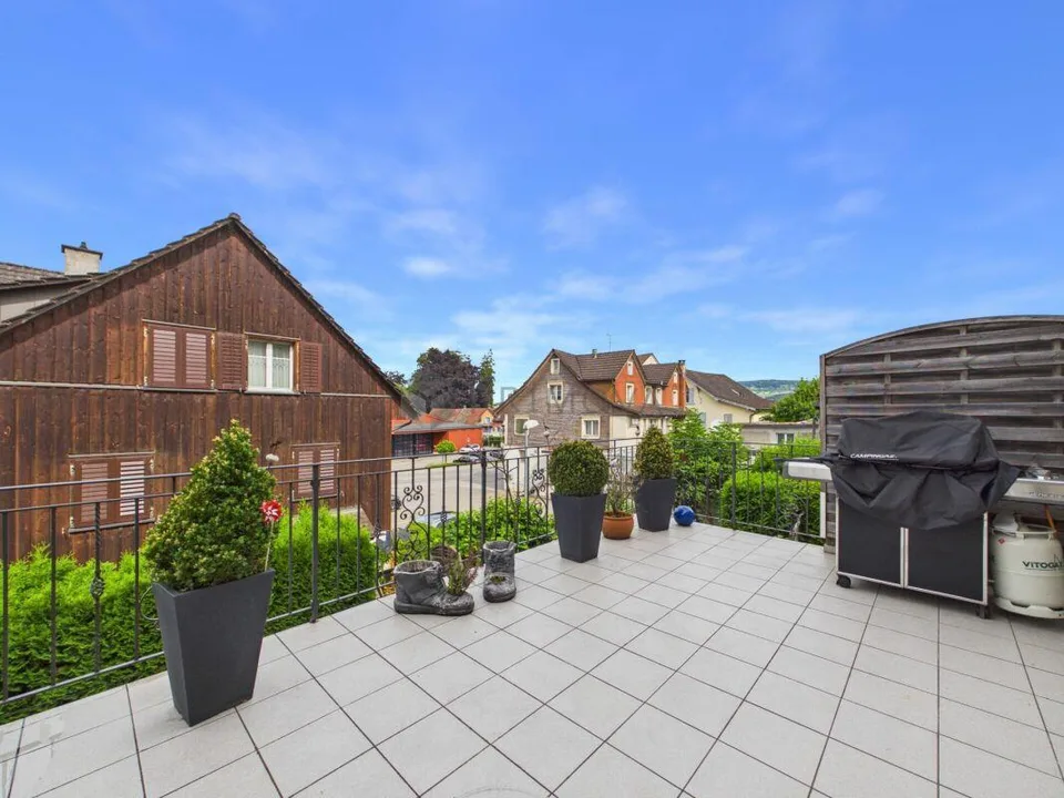 Familienfreundliches 5.5 Zimmer-Reihenhaus mit viel Platz und sonni...