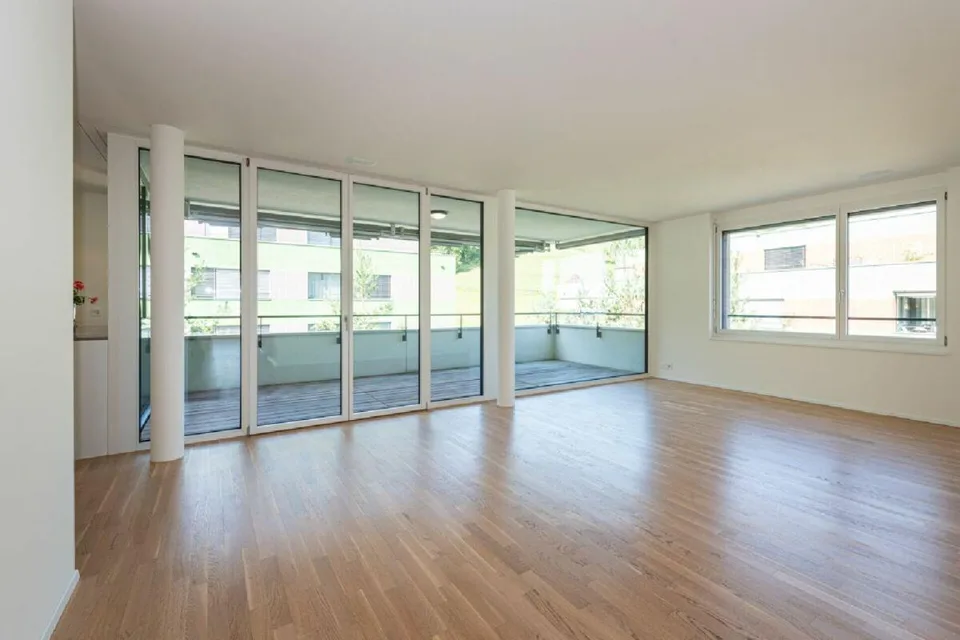Espace pour toute la famille : 5,5 pièces au-dessus de la vallée de la Limmat