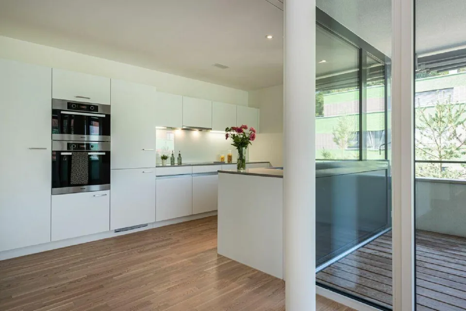 Espace pour toute la famille : 5,5 pièces au-dessus de la vallée de la Limmat