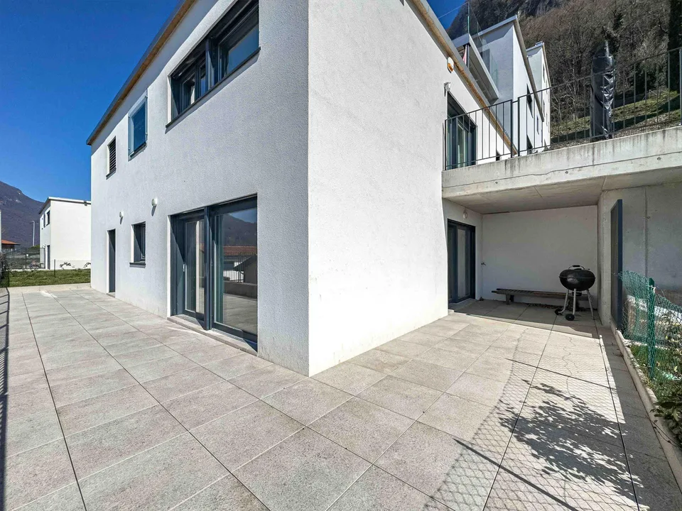 Geräumige und moderne 5.5 Zimmer mit Garten in Mendrisio