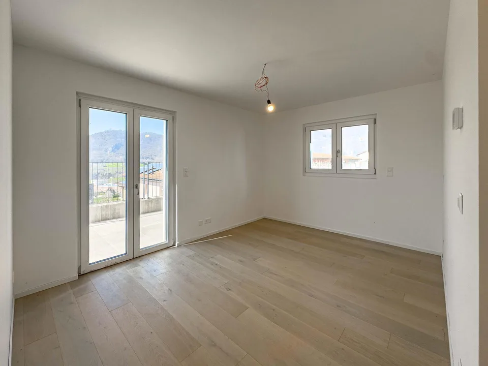 Geräumige und moderne 5.5 Zimmer mit Garten in Mendrisio