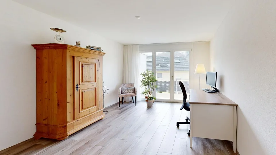 5.5-Zimmer-Eckhaus mit Hobbyraum und zwei Einstellhallenplätzen