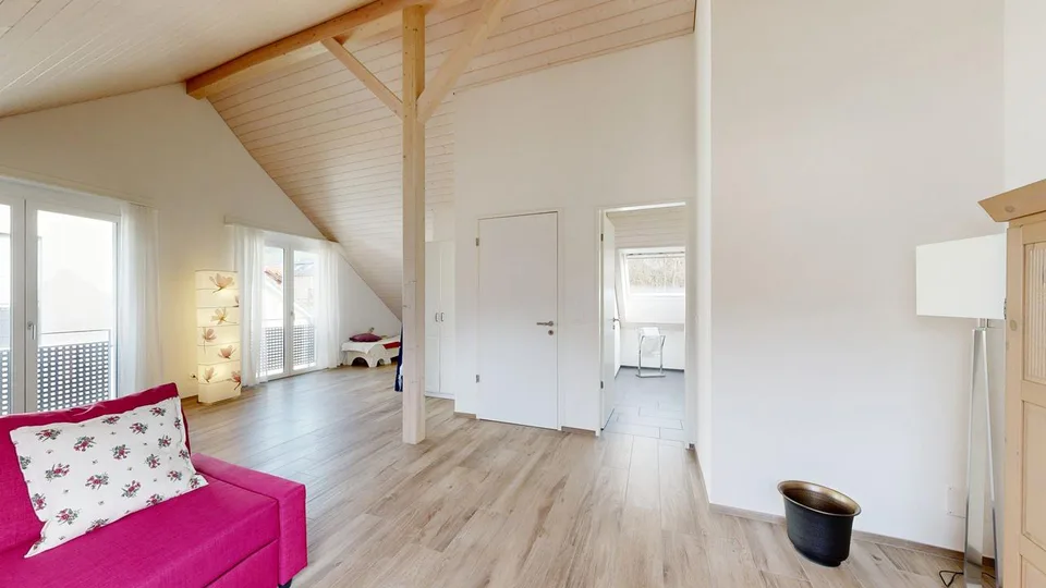 5.5-Zimmer-Eckhaus mit Hobbyraum und zwei Einstellhallenplätzen