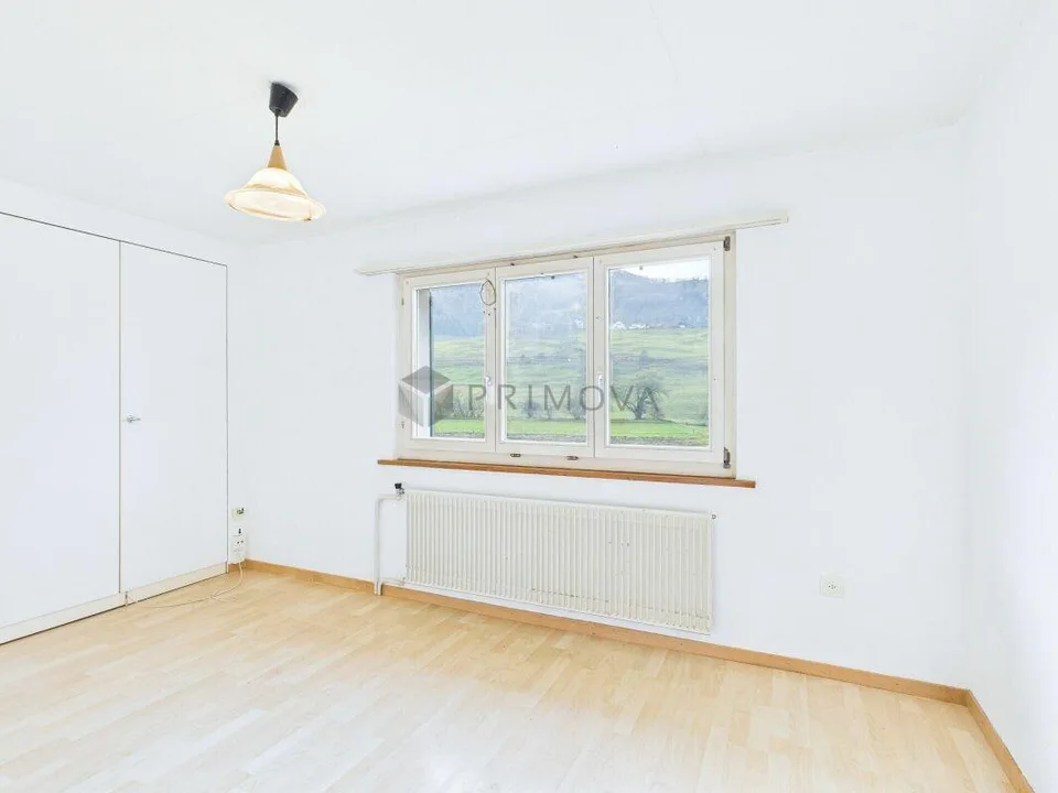 Ampia casa a schiera di 5,5 locali in una posizione tranquilla con molto spazio per le tue idee